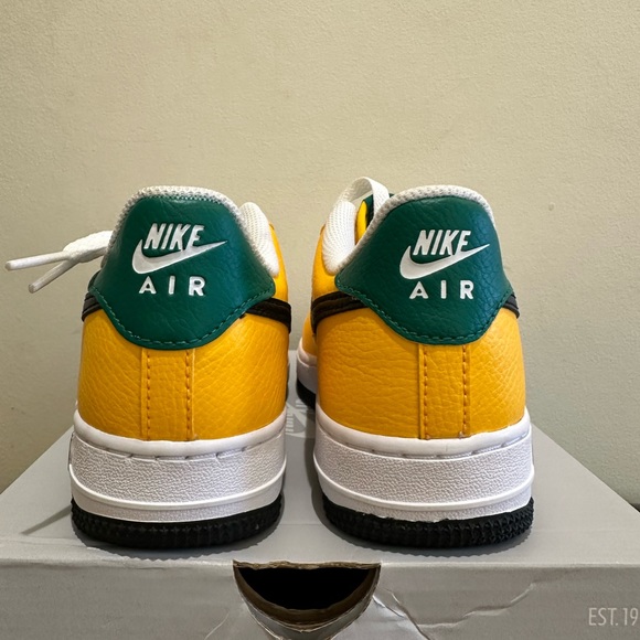 NIB Big Kid Nike Air Force 1 Low - FN8008-700 - University Gold/Black - Picture 7 of 7